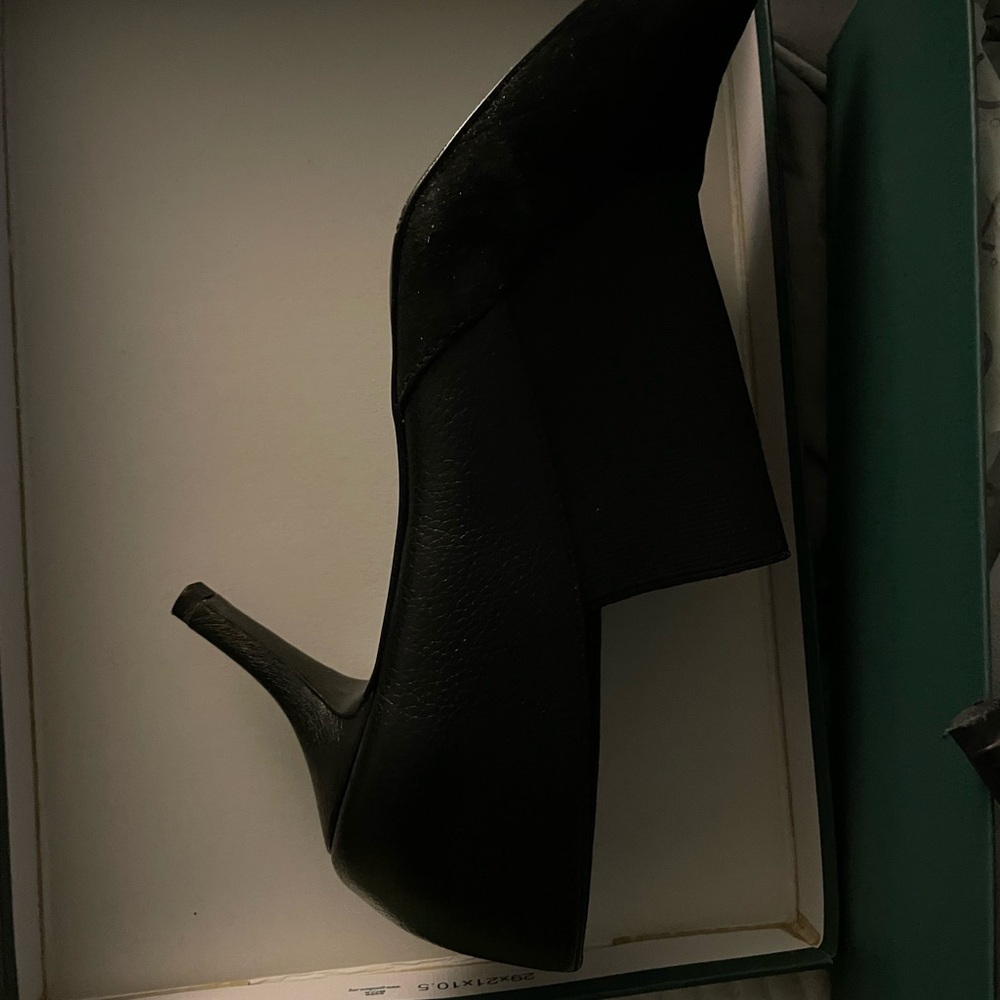 Logo by Lori Goldstein Black Pointed Toe Heels - Picture 7 of 10